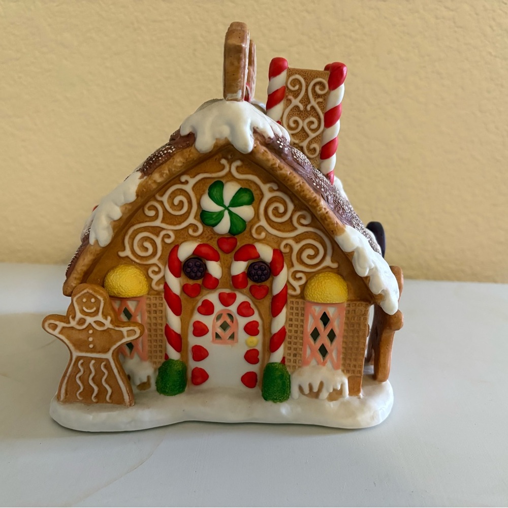 Vintage Partylite Christmas Gingerbread House Tealight Candle Holder